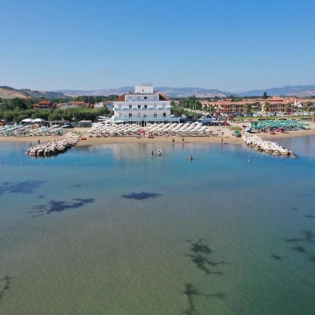 Hotel Strand Марина ди Монтенеро Екстериор снимка
