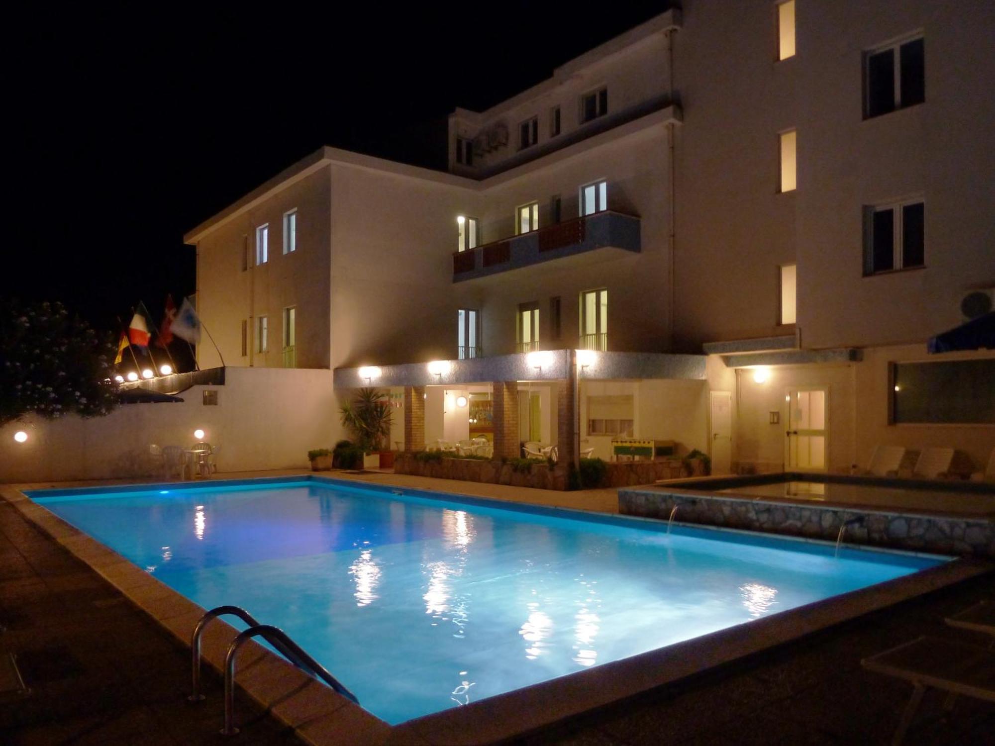 Hotel Strand Марина ди Монтенеро Екстериор снимка
