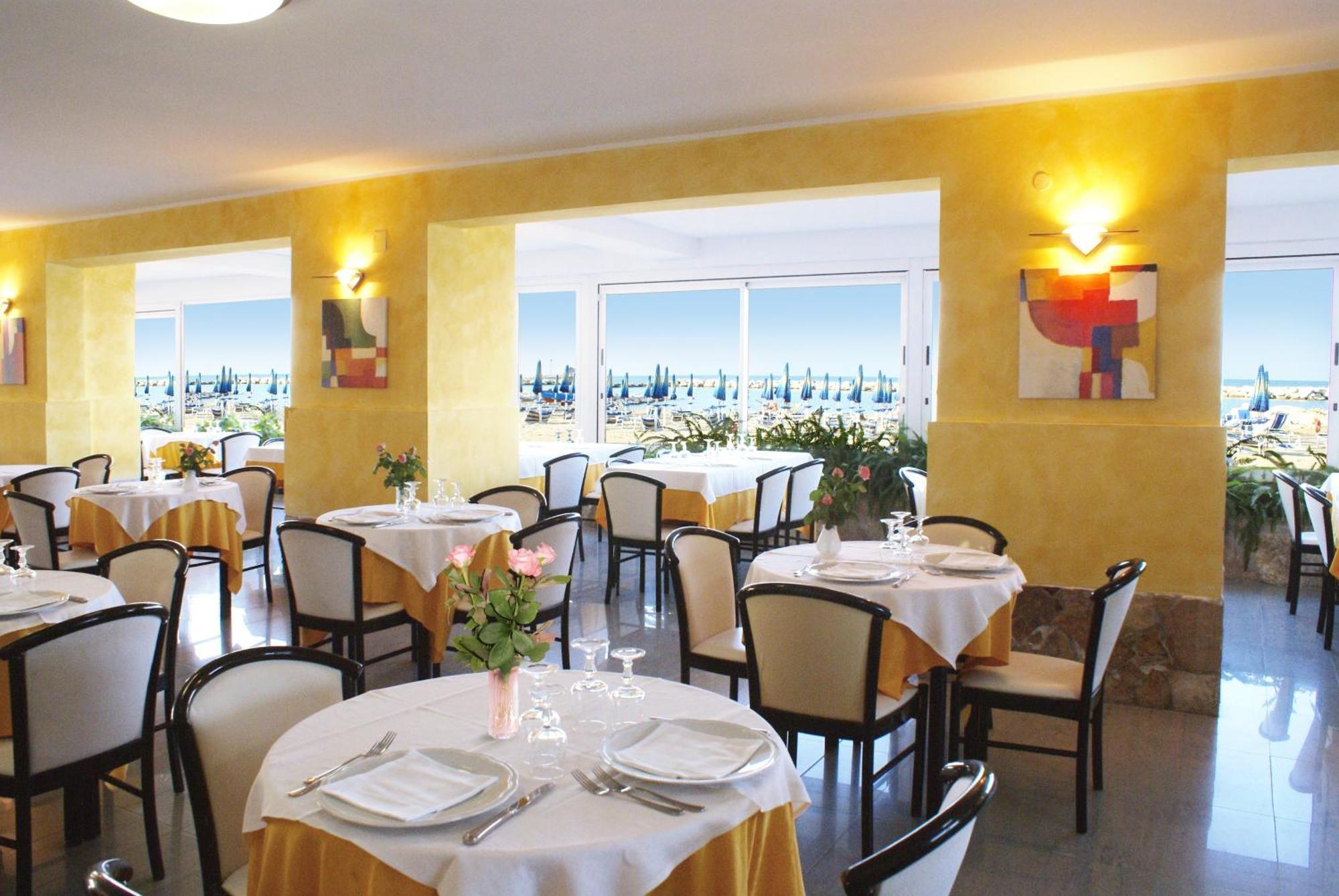 Hotel Strand Марина ди Монтенеро Екстериор снимка