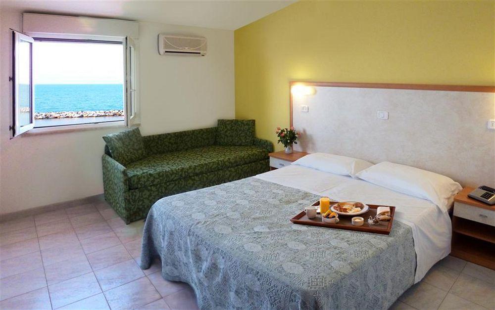 Hotel Strand Марина ди Монтенеро Екстериор снимка