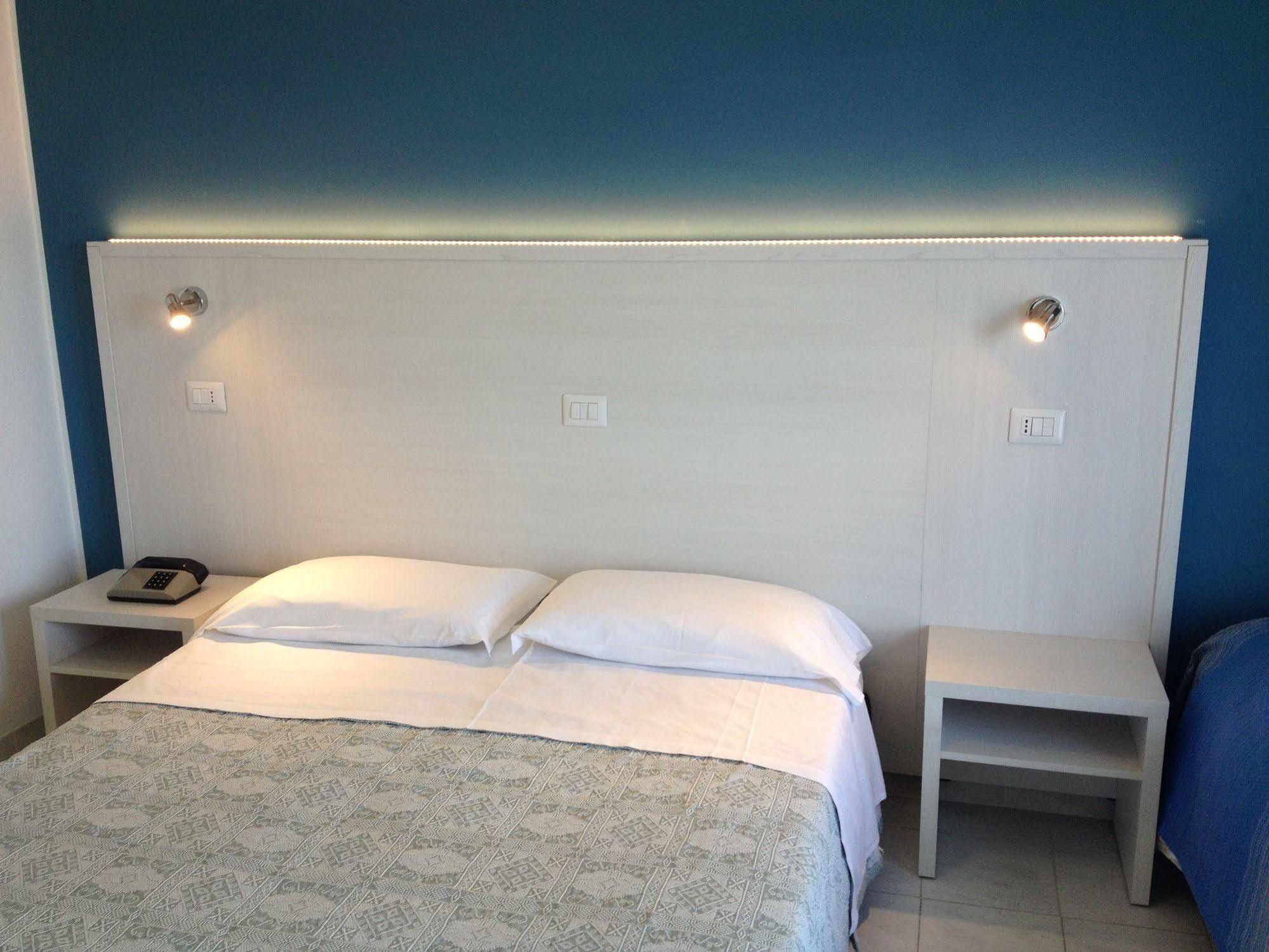 Hotel Strand Марина ди Монтенеро Екстериор снимка