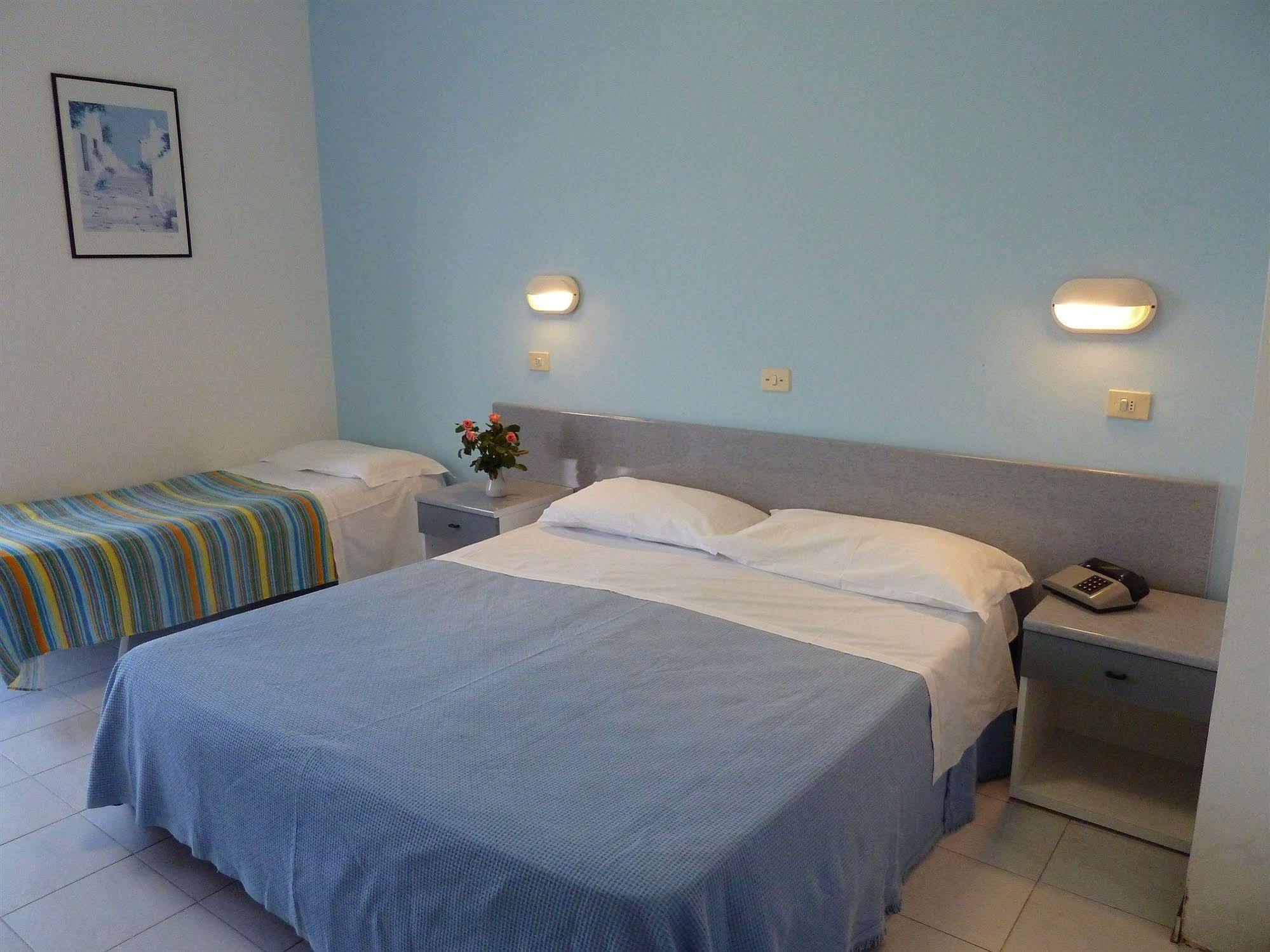 Hotel Strand Марина ди Монтенеро Екстериор снимка
