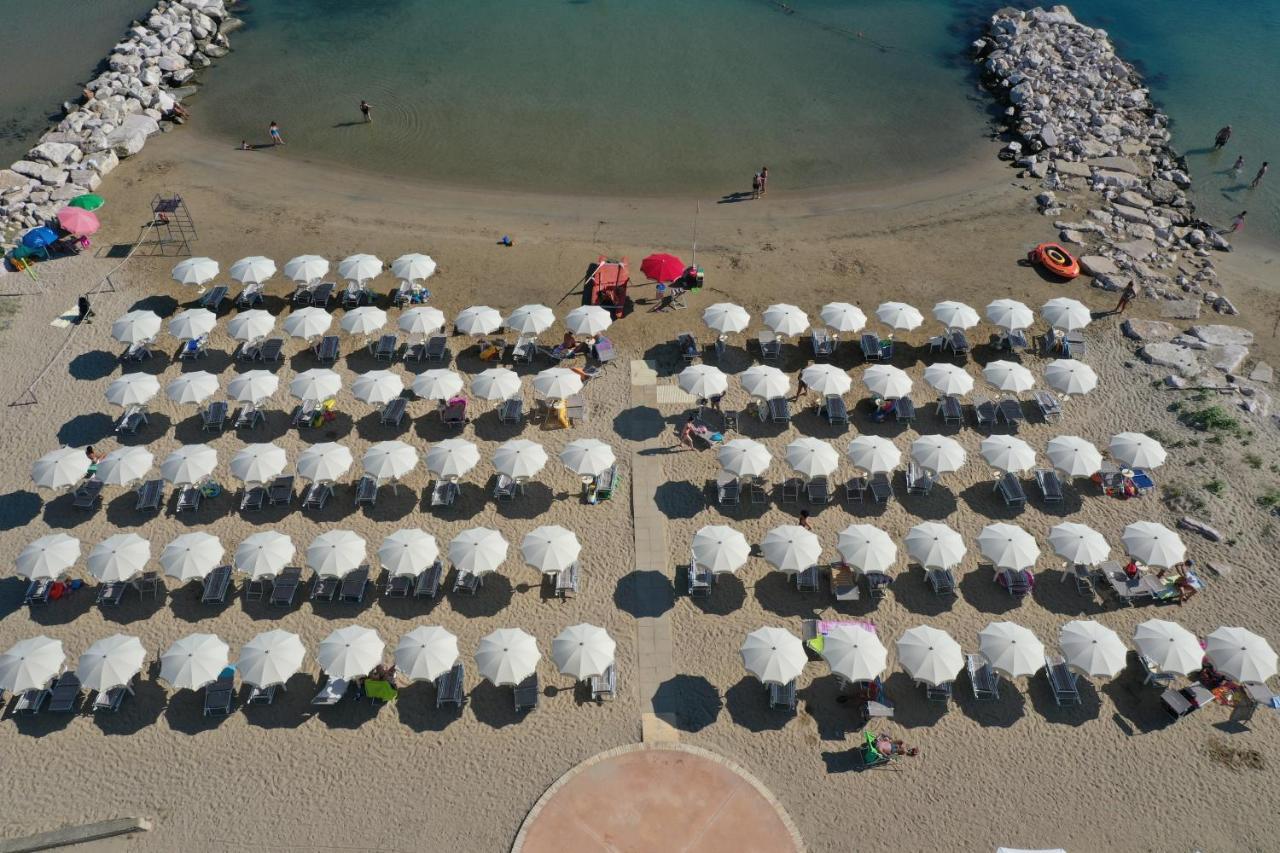 Hotel Strand Марина ди Монтенеро Екстериор снимка