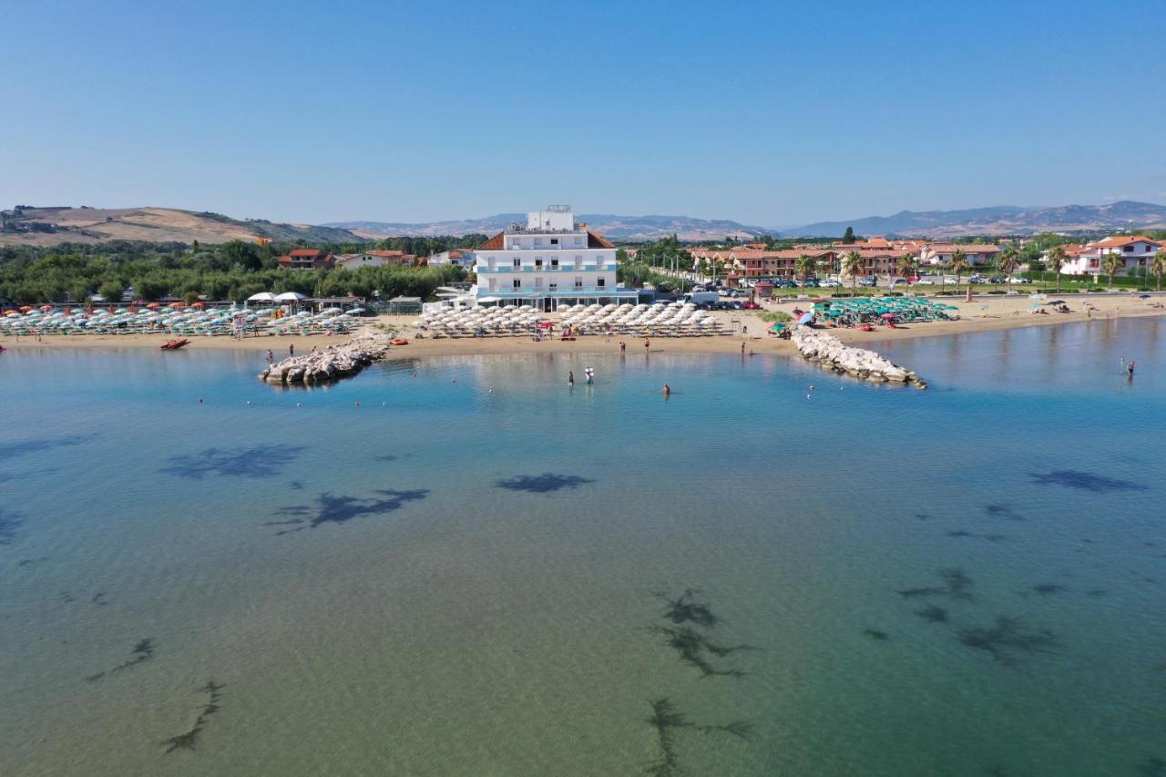 Hotel Strand Марина ди Монтенеро Екстериор снимка